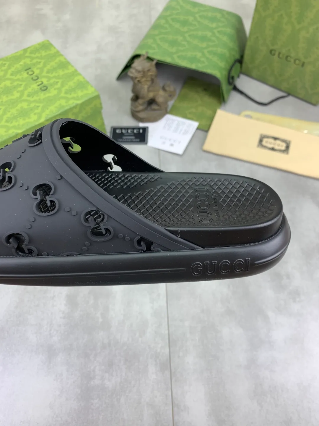 Men's Men's Shoes 💰P300💰[New Style] High Version 🎁🎁🎁 GUCCI New Year of the Snake casual slippers, original official website, perfect workmanship, transmitting a kind of noble luxury, sublimating its definition of luxury in Gucci's high-end extraordinary craftsmanship. Original Gucci double G combination outsole, code number: 35-46, complete package
